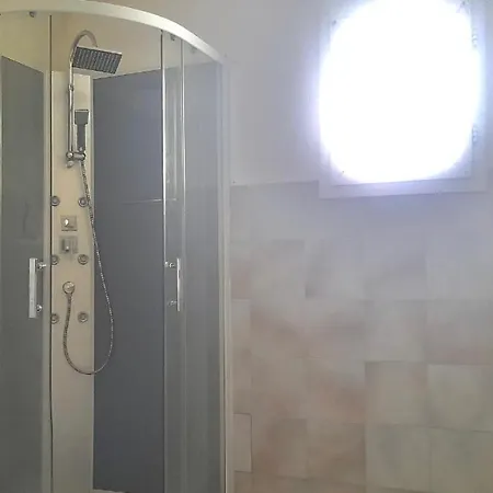 Hostal 2eme Dans 2 Proche Mer, Centre-ville Et Commerces Bastia (Corsica)