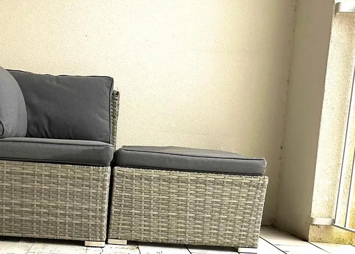 2eme Dans 2 Proche Mer, Centre-ville Et Commerces *